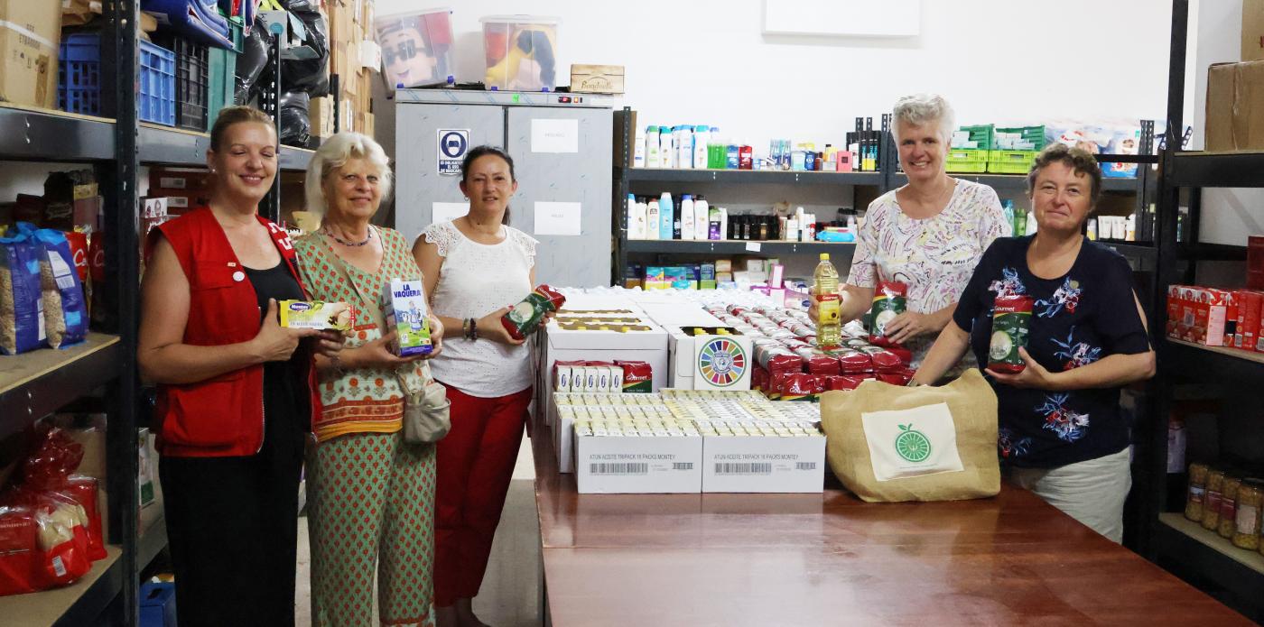 Soroptimist dona productos valorados en dos mil euros al Banco de Alimentos  