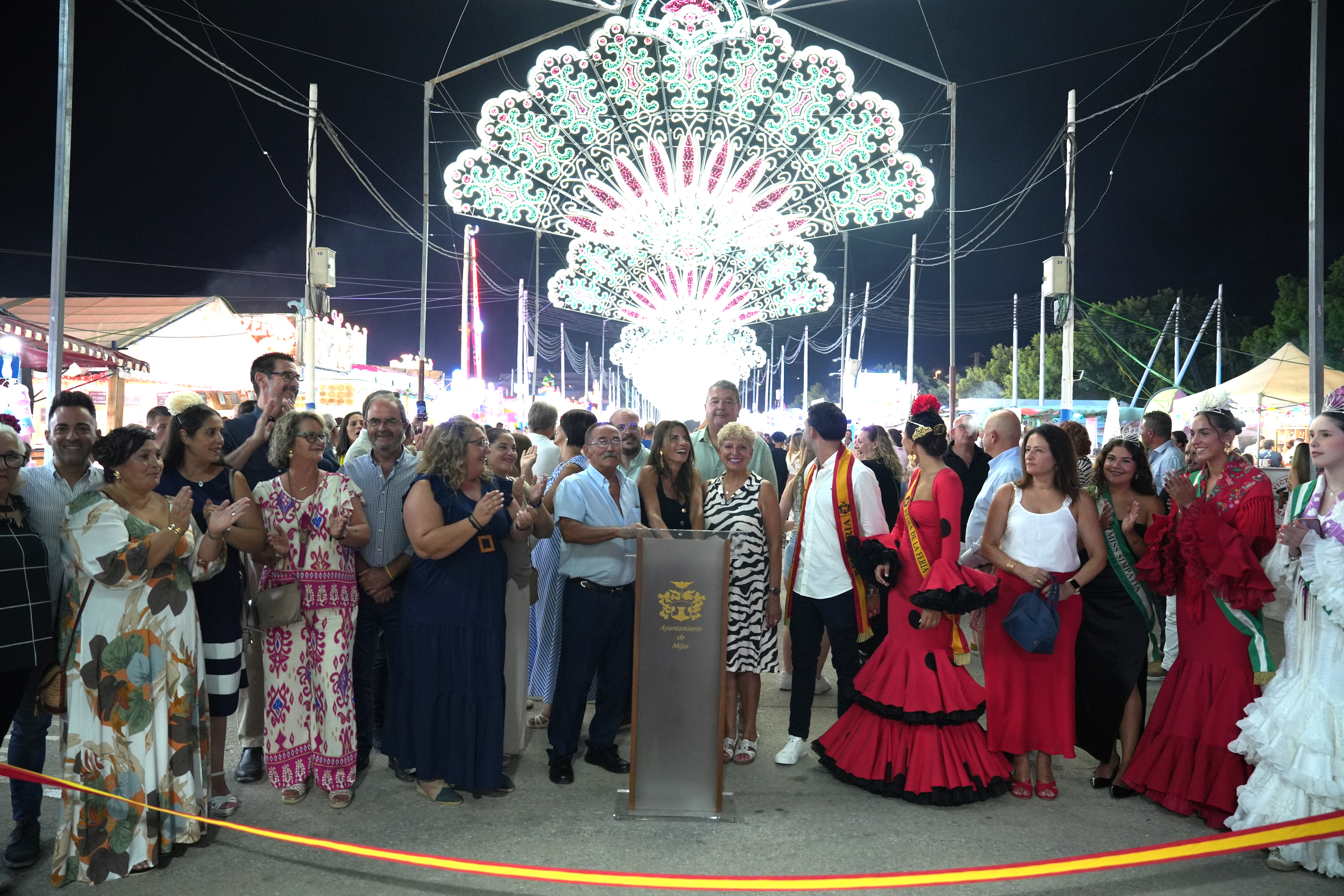 La Feria de La Cala ya brilla con luz propia 