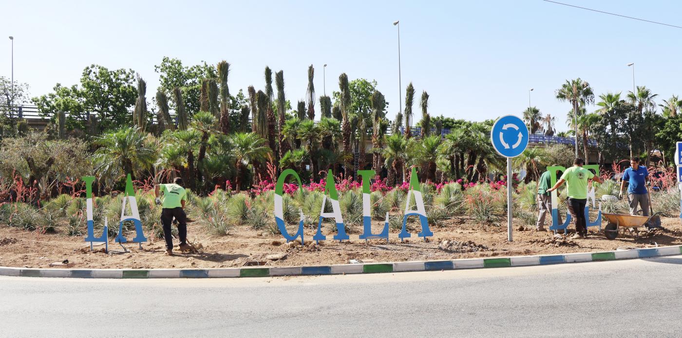 La xerojardinería se implanta en la rotonda de entrada a La Cala de Mijas 