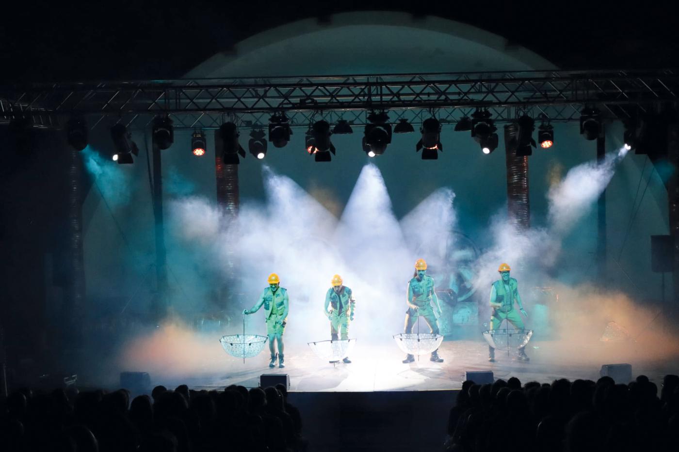 Yllana encanta al público de Mijas con su espectáculo ‘Trash’ 