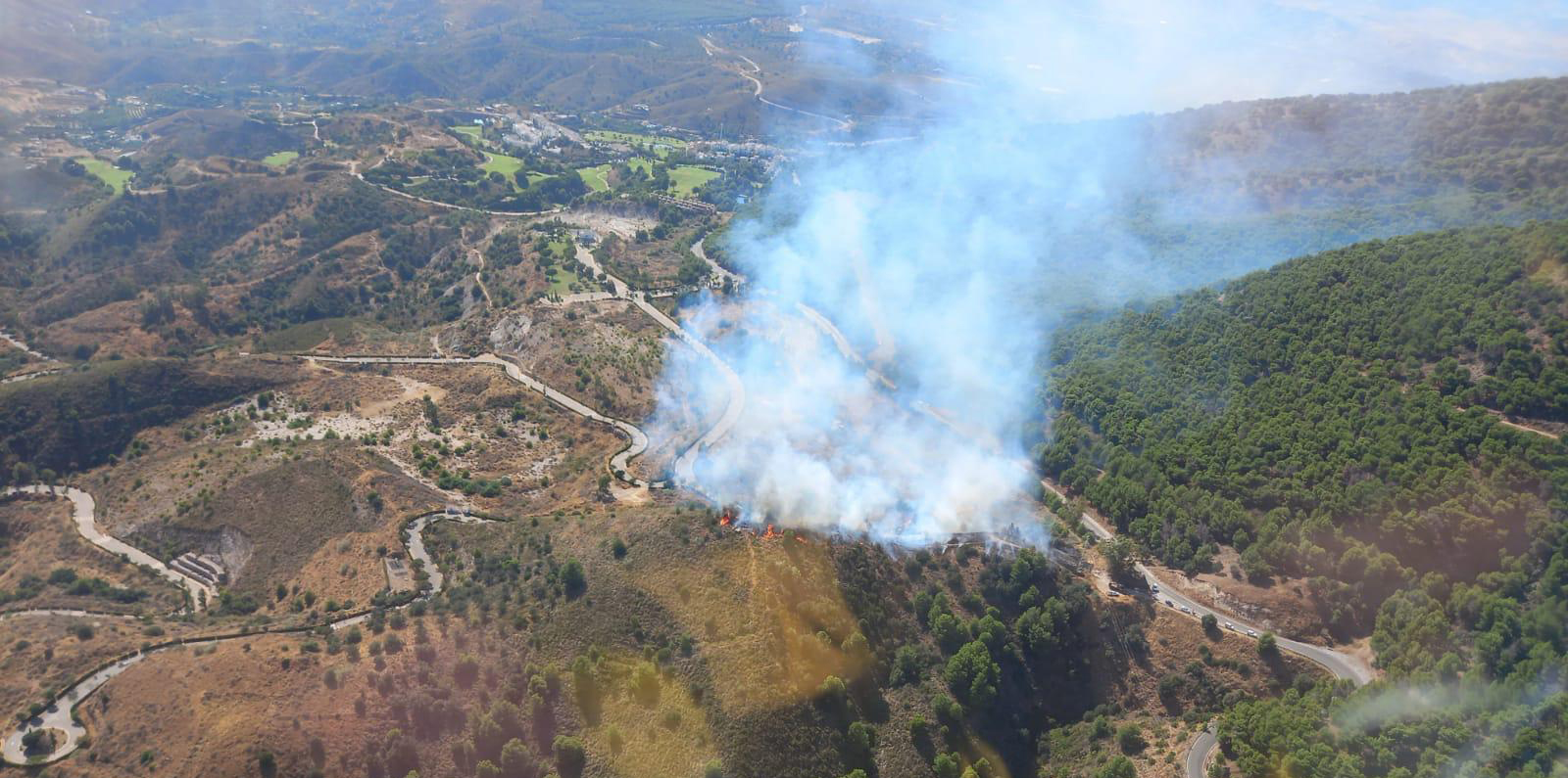 Controlado un incendio en la planta de Reciclados Mijas en La Cala